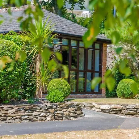 Charming Summerhouse Annexe In Lush Gardens In Fowey Exterior photo
