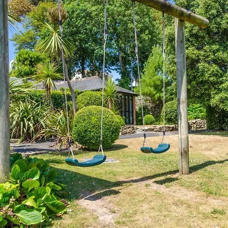 Charming Summerhouse Annexe In Lush Gardens In Fowey Exterior photo