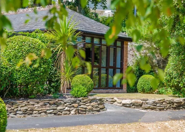Charming Summerhouse Annexe In Lush Gardens In Fowey