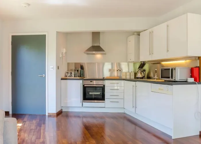 Charming Summerhouse Annexe In Lush Gardens In Fowey