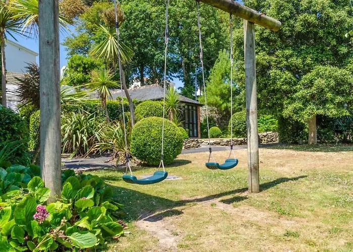 Charming Summerhouse Annexe In Lush Gardens In Fowey