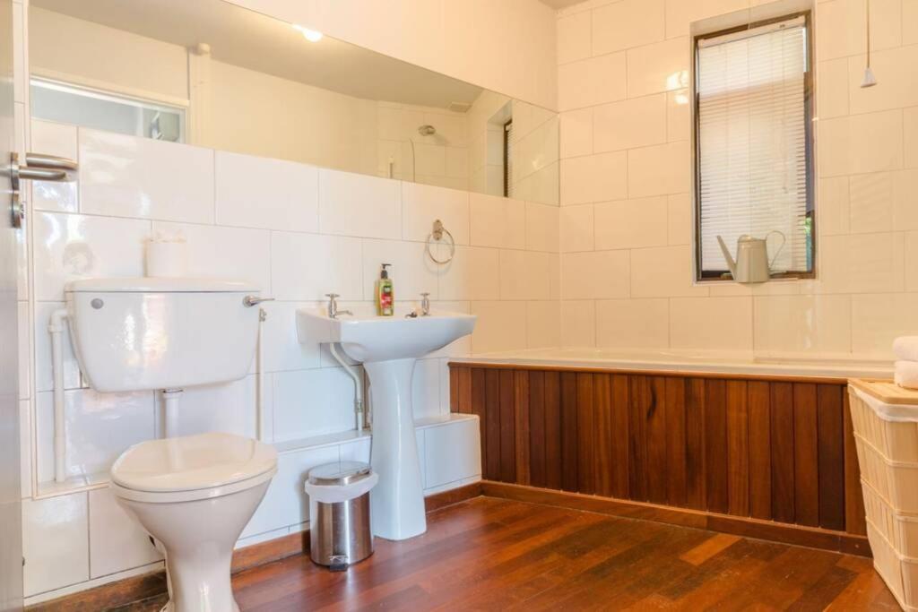 Charming Summerhouse Annexe In Lush Gardens In Holiday home *