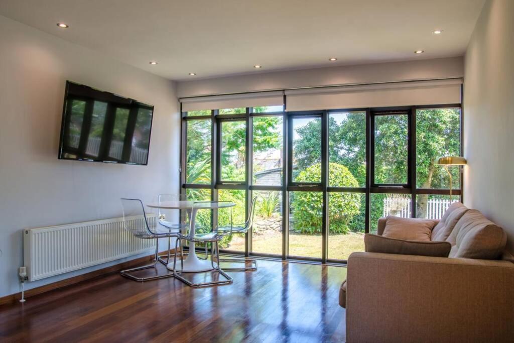 Holiday home Charming Summerhouse Annexe In Lush Gardens In Fowey